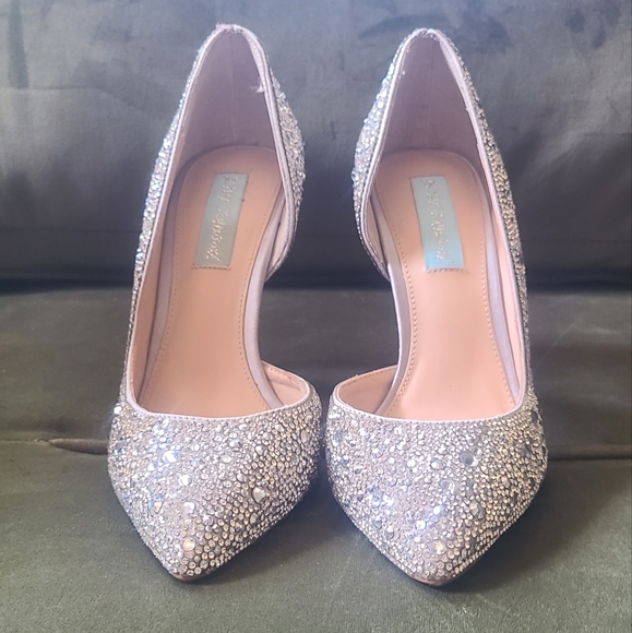 New Betsey Johnson SB-Hazil silver satin stilettos Size 6.5 - Picture 5 of 6